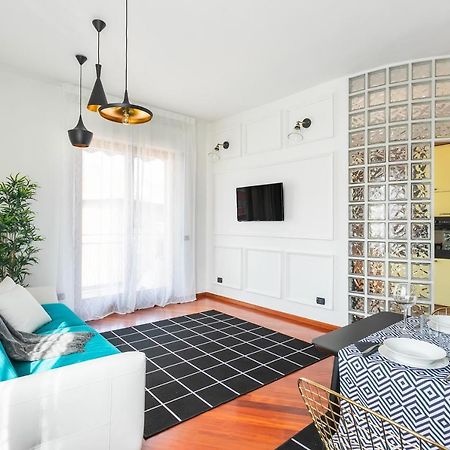 Santa Chiara Apartment By Myhomeincomo Bagian luar foto
