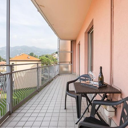 Santa Chiara Apartment By Myhomeincomo Bagian luar foto