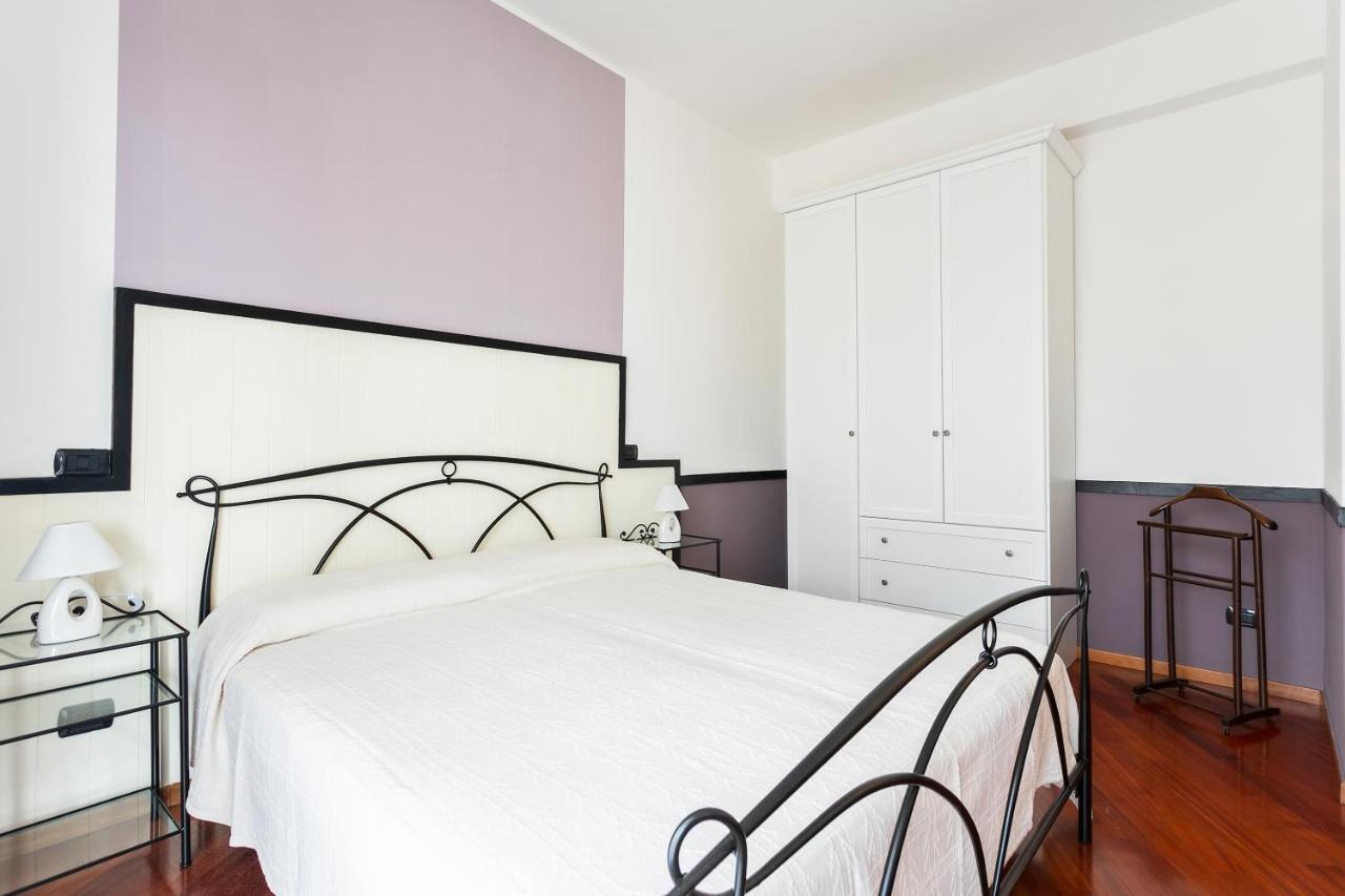 Santa Chiara Apartment By Myhomeincomo Bagian luar foto