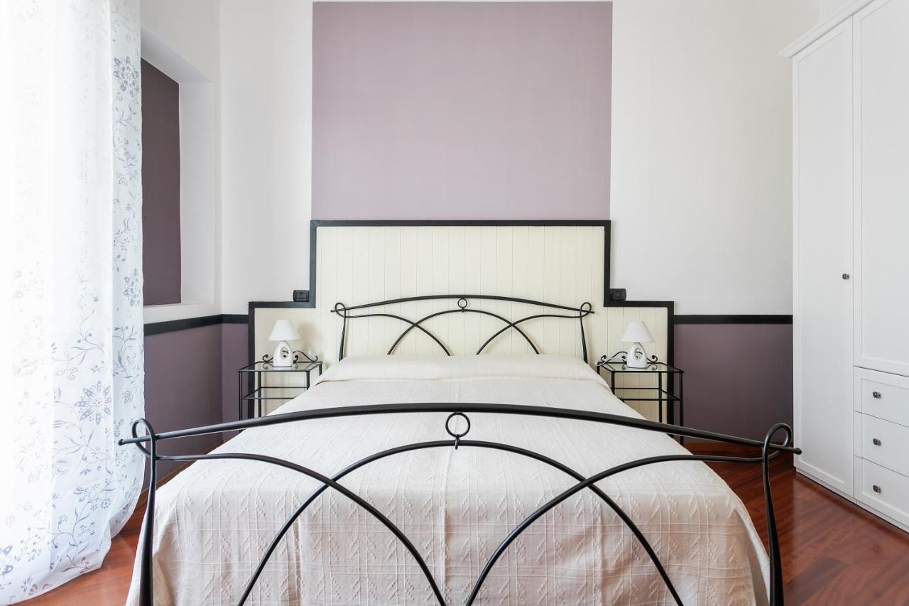 Santa Chiara Apartment By Myhomeincomo Bagian luar foto