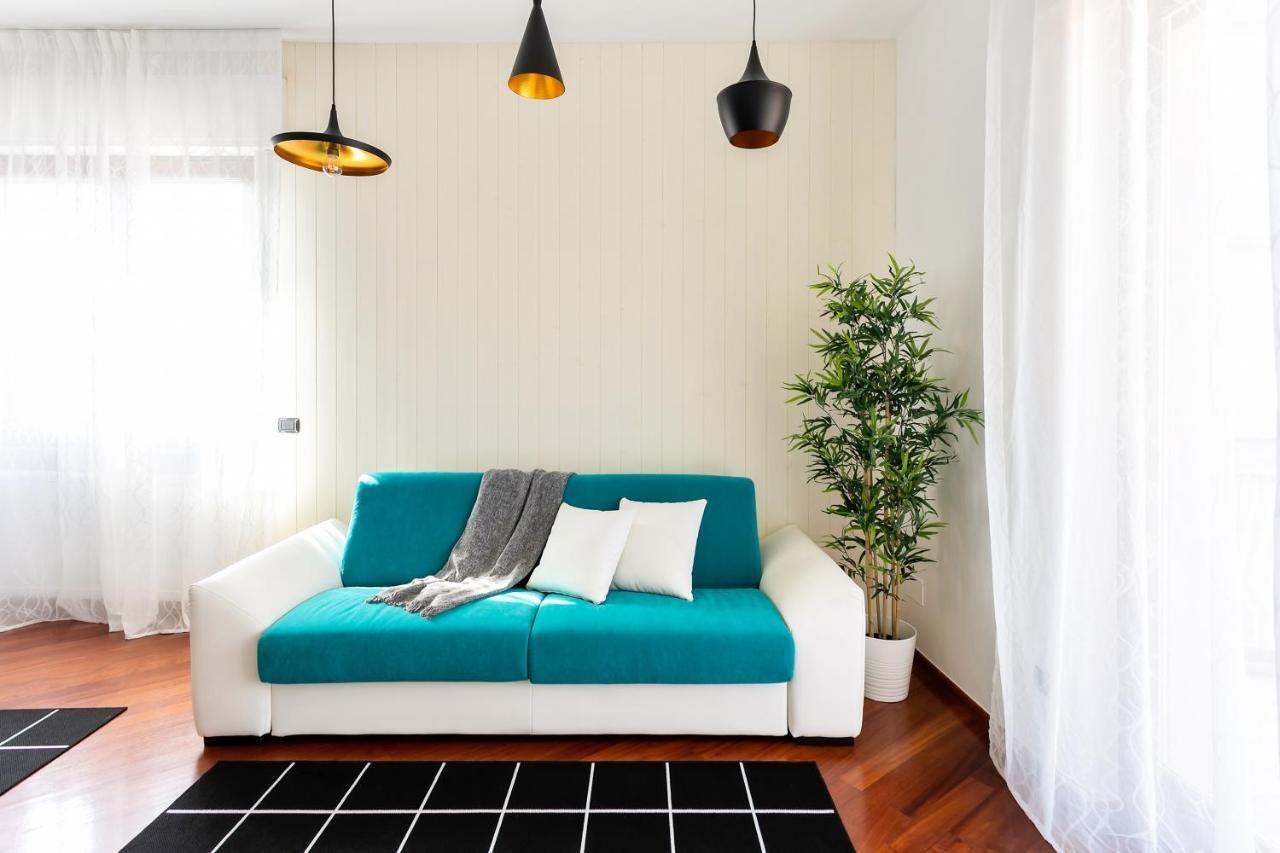 Santa Chiara Apartment By Myhomeincomo Bagian luar foto