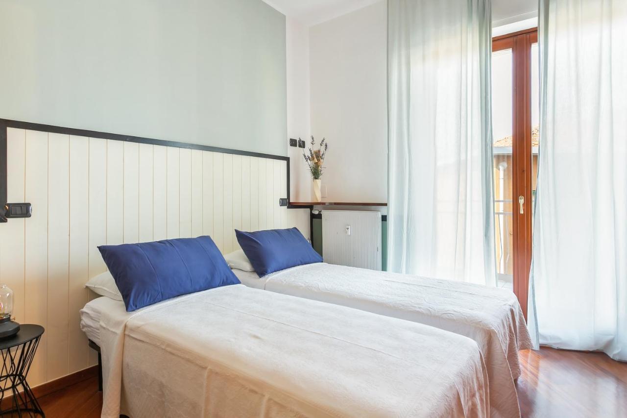 Santa Chiara Apartment By Myhomeincomo Bagian luar foto