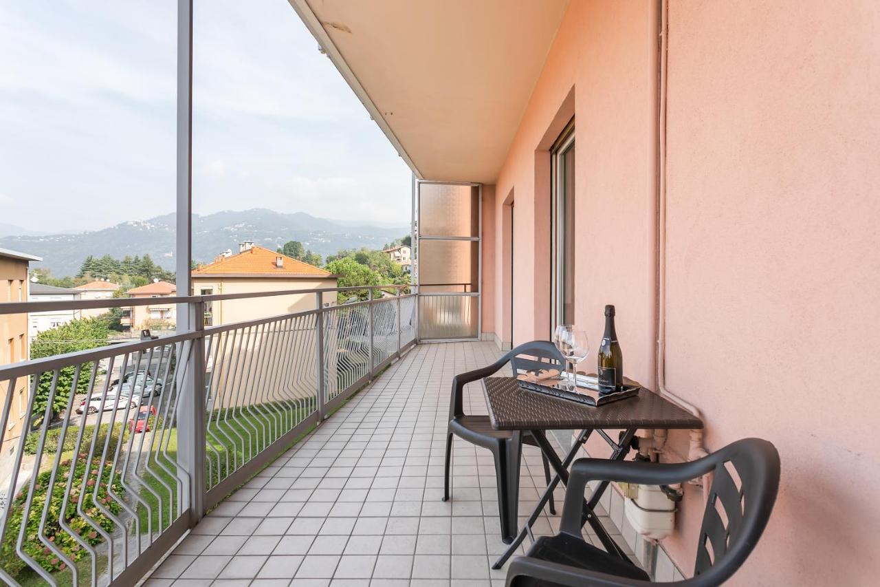 Santa Chiara Apartment By Myhomeincomo Bagian luar foto