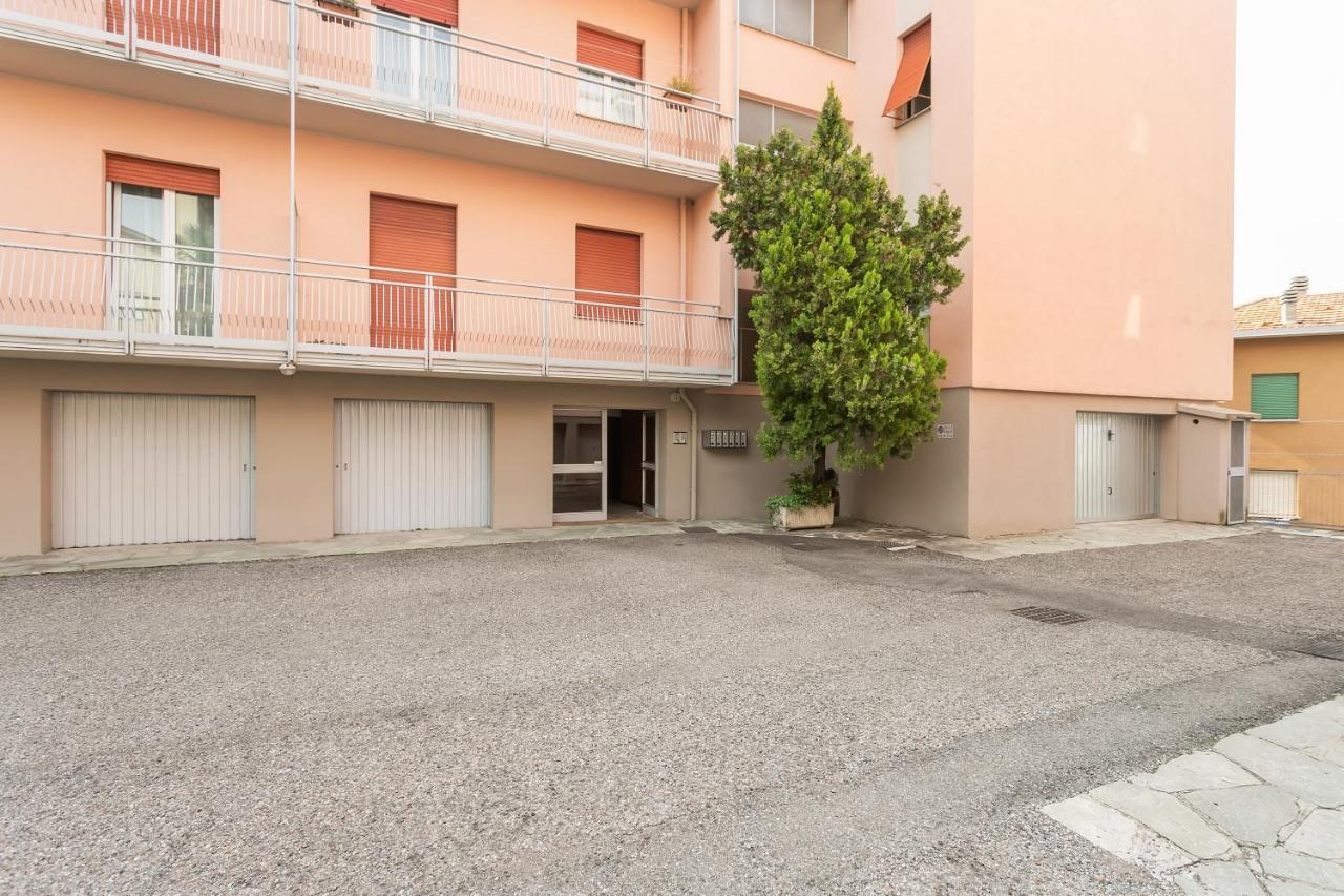 Santa Chiara Apartment By Myhomeincomo Bagian luar foto