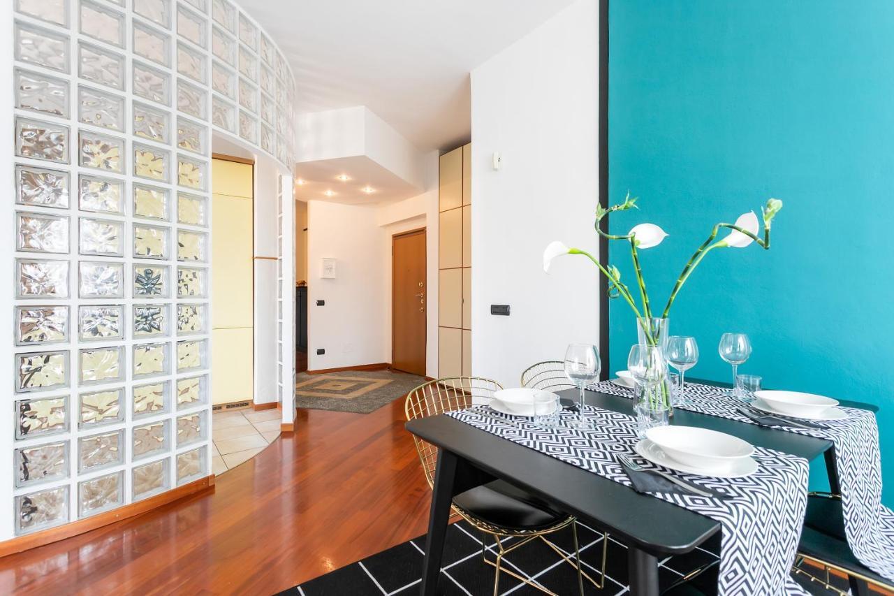 Santa Chiara Apartment By Myhomeincomo Bagian luar foto