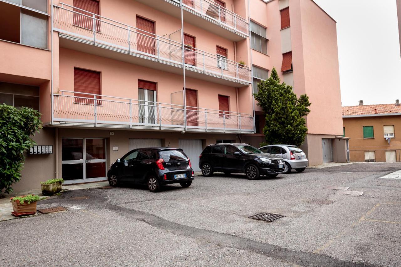 Santa Chiara Apartment By Myhomeincomo Bagian luar foto