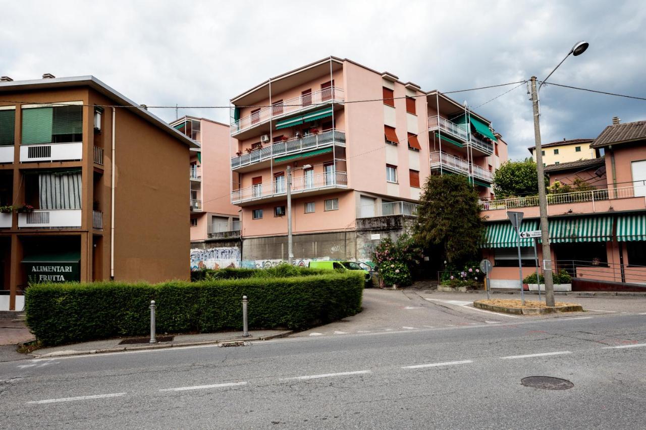 Santa Chiara Apartment By Myhomeincomo Bagian luar foto